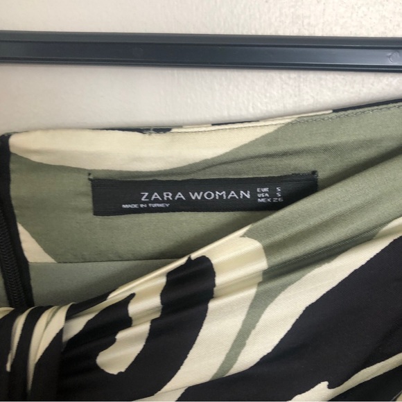 Leaf print midi skirt. - Picture 6 of 10